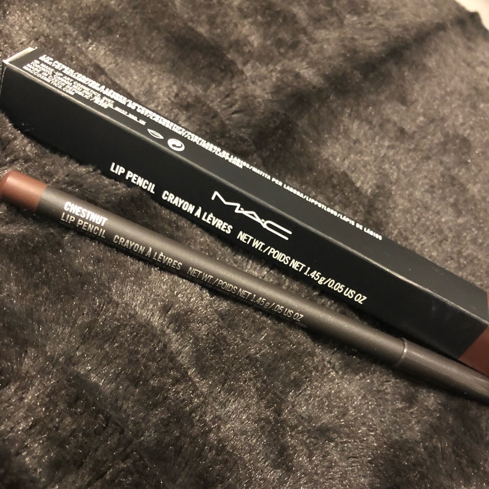 MAC lip pencil in Chesnut